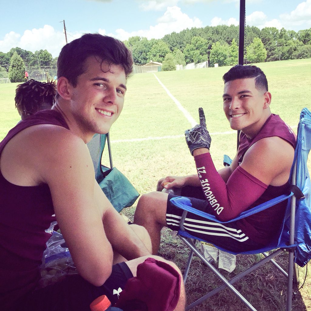 chaez21's tweet photo. 4-0 ⚡️⚡️ Tyler SQT @Texas7on7 🏆 Headed to State Tournament 2 years in row @dubhouse25 @heykevinjohn @KETK_MikeA @ApecWhitehouse #bEASTtx https://t.co/BM3iA18AoJ