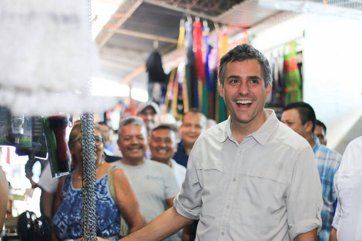 jccalleja's tweet photo. Visité al sector comercio en San Vicente. He trabajado muchos años en este sector; nuestros emprendedores, grandes y pequeños, deben estar seguros que tendrán en mi un aliado más. ¡Hoy se los dije a los vicentinos! https://t.co/iqKyY8E30b