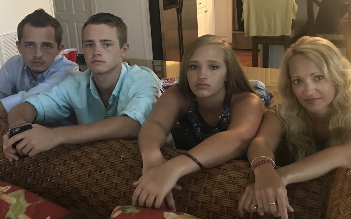 scraddockgordon's tweet photo. Leaving the beach like....😔 https://t.co/SIWqrufJII