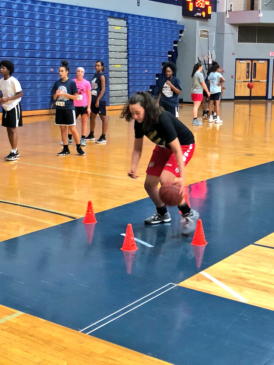 InsiderExposure's tweet photo. ‘20 Vanessa Laumbach of @1CortezQuarles & @TeamLoadedGirls is playing well and looking good in the skill portion of @OspreyWBB Elite camp. Showing off some perimeter skills #Versatile
See her at #ApacheMemorial & #ATLSummerSlam https://t.co/FxrE8tekLf