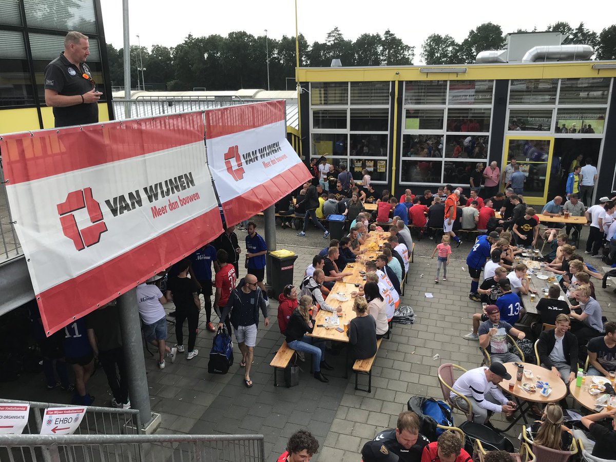 Dankzij <a href="/WijnenVoetbal/">Van Wijnen Toernooi</a> commissie, alle vrijwilligers en alle deelnemende teams een prachtig, sportief en gezellig Van Wijnen Voetbaltoernooi <a href="/VanWijnenGroep/">Van Wijnen</a> vandaag. #meerdanbouwen