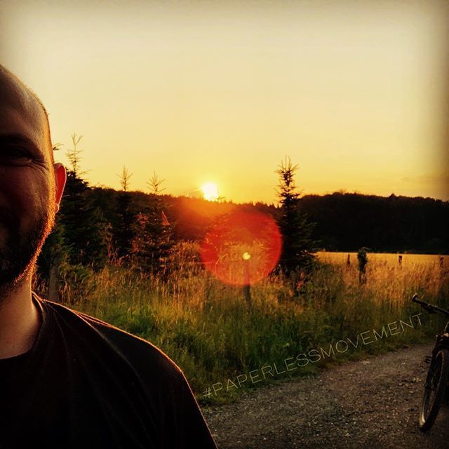 TomSolidPM's tweet photo. On my #PaperlessMovement again. Follow me into the sun! 😎
.
#ebike #cube #journal #twitter #freeforfun #cleanenergy #solarpanels #solarenergy #greenenergy https://t.co/fpCet8AWqF https://t.co/t9tjDUi4PJ
