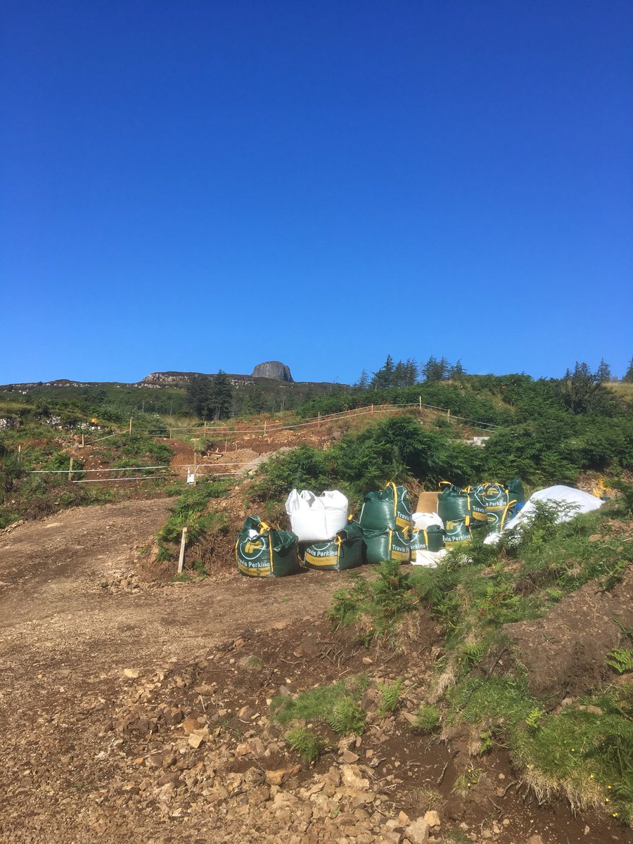 Nymphling's tweet photo. @TravisPerkinsCo #MapMyBulkBag spotted on the remote Isle of Eigg under the Sgurr. https://t.co/LOWyJbcqWj