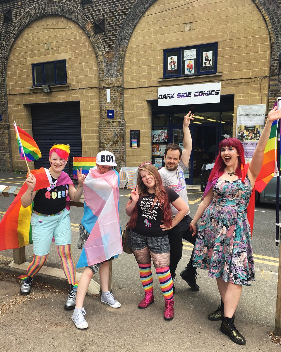 DarkSideComicUK's tweet photo. ur fav new band courtesy of the Dark Side Comics Family 💁♀️✨🙌
#essexpride @essexpride #darksidecomics #darksidecomicsuk #darksidecomicsfamily #lgbtqa #queercomics #queer #pride https://t.co/r9HIECQ2pa