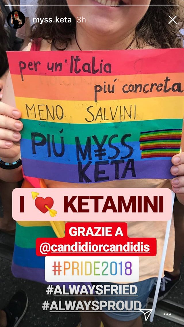 mariagrohl's tweet photo. RAGAZZI QUESTA SONO IO SULLA STORIA DI MYSS KETA IO NON CHIEDERÒ PIÙ NIENTE DALLA VITA VI RINGRAZIO DI CUORE STO PIANGENDO https://t.co/gUphPMyeCz