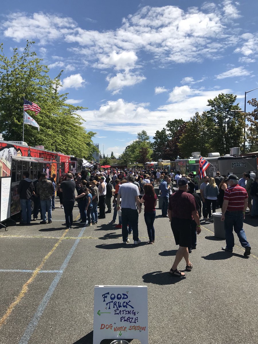 batescurbside's tweet photo. #truckeroo https://t.co/0eyVvxEEr6