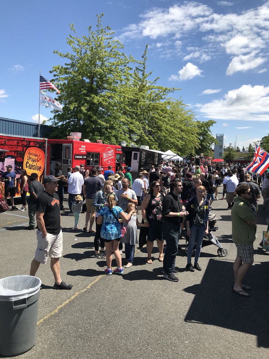 batescurbside's tweet photo. #truckeroo https://t.co/0eyVvxEEr6