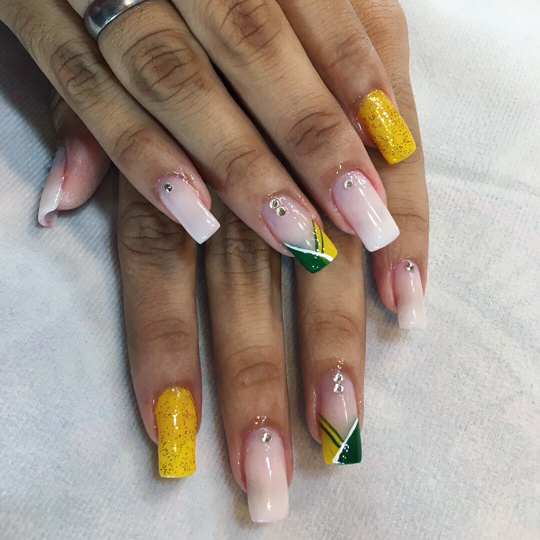 divasateliee's tweet photo. Ritmo da copa 💅🏽💚💛 #VemproDivas https://t.co/W4cuZnsn39