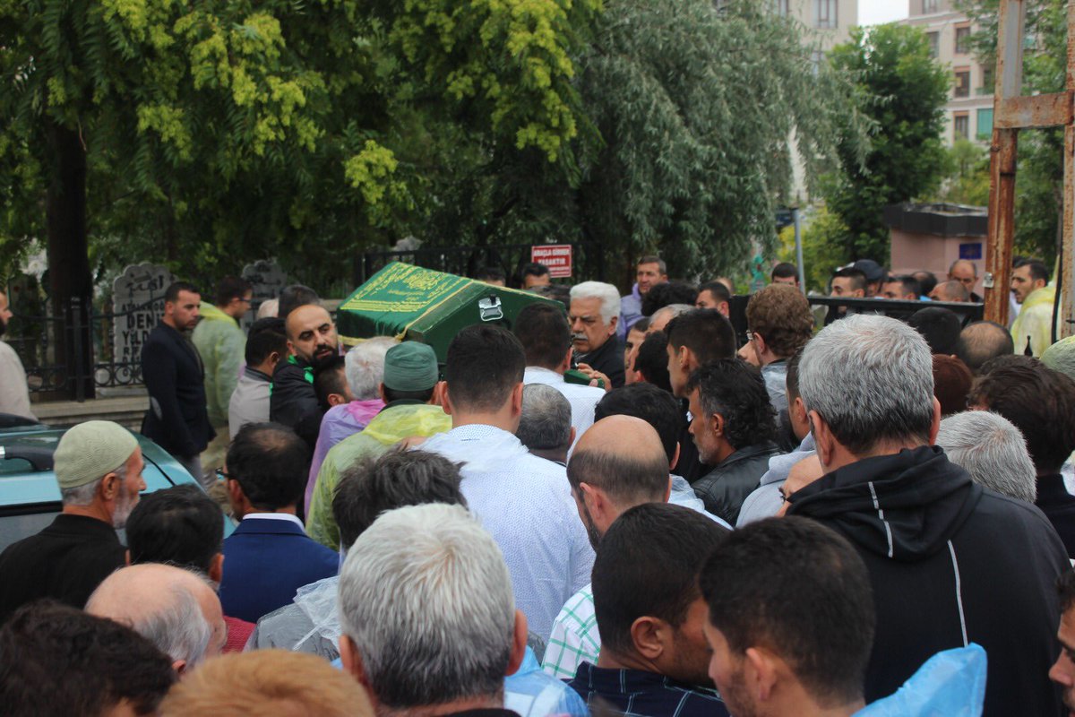 surucuas's tweet photo. Davamızın bir neferi, yol arkadaşımız Mustafa Yılmaz'ı bugün ebediyete uğurladık. Allah rahmetiyle muamele etsin. Yılmaz ailesinin başı sağolsun. https://t.co/nPDavjUAio