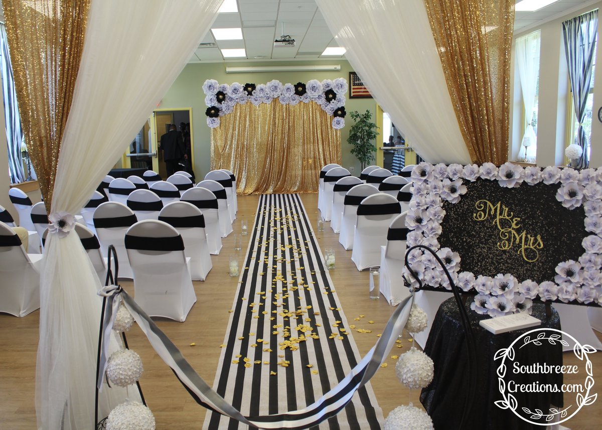 SouthbreezeCrea's tweet photo. My very first wedding backdrop was a success! In these pics, I made the wedding backdrop and the Mr &amp; Mrs sign. #papercraft #paperroses #paperflowerbackdrop #paperbackdrop #handmade #wedding #eventdecor #southbreezecreations https://t.co/yW0lopBtM7