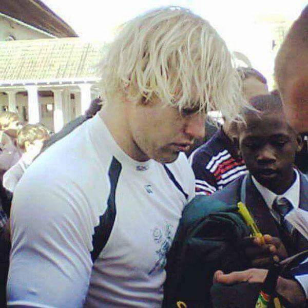 Themba Rumbu on Twitter: "A photo of Siya Kolisi getting ...