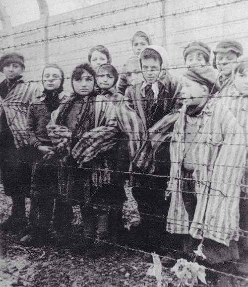 amyheckerling's tweet photo. what kind of government takes the children away? https://t.co/AVYIB3PHRl