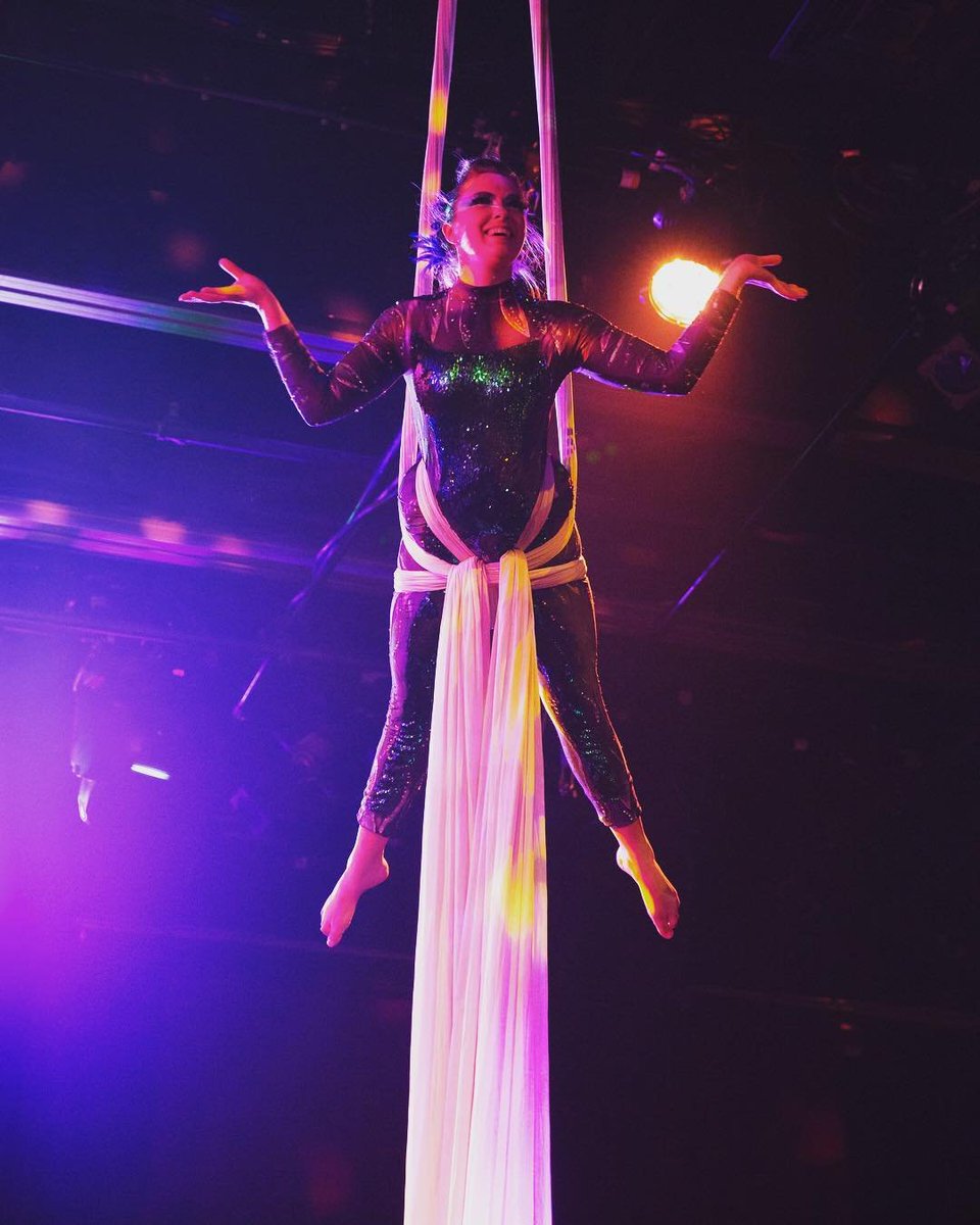 🤷🏻‍ Twinning!

 #twinning #emojichallenge #emoji #🤷‍ #acousticaelectronica #aehouseofyes #houseofyesnyc #bestvenueever