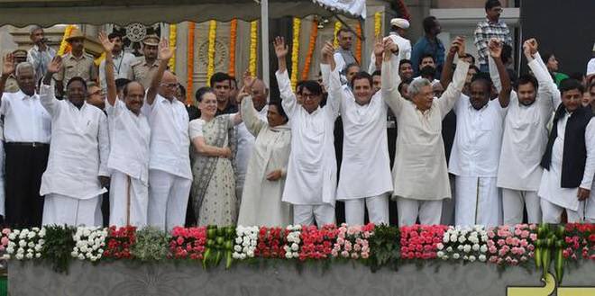 gsurya's tweet photo. Lot of AAP handles are beseeching Rahul Gandhi to join @ArvindKejriwal #LGDrama for opposition unity.

Where was he when the united opposition was at #Karnataka Govt formation?  #AAPisBJPSaap https://t.co/ydxRtE024z