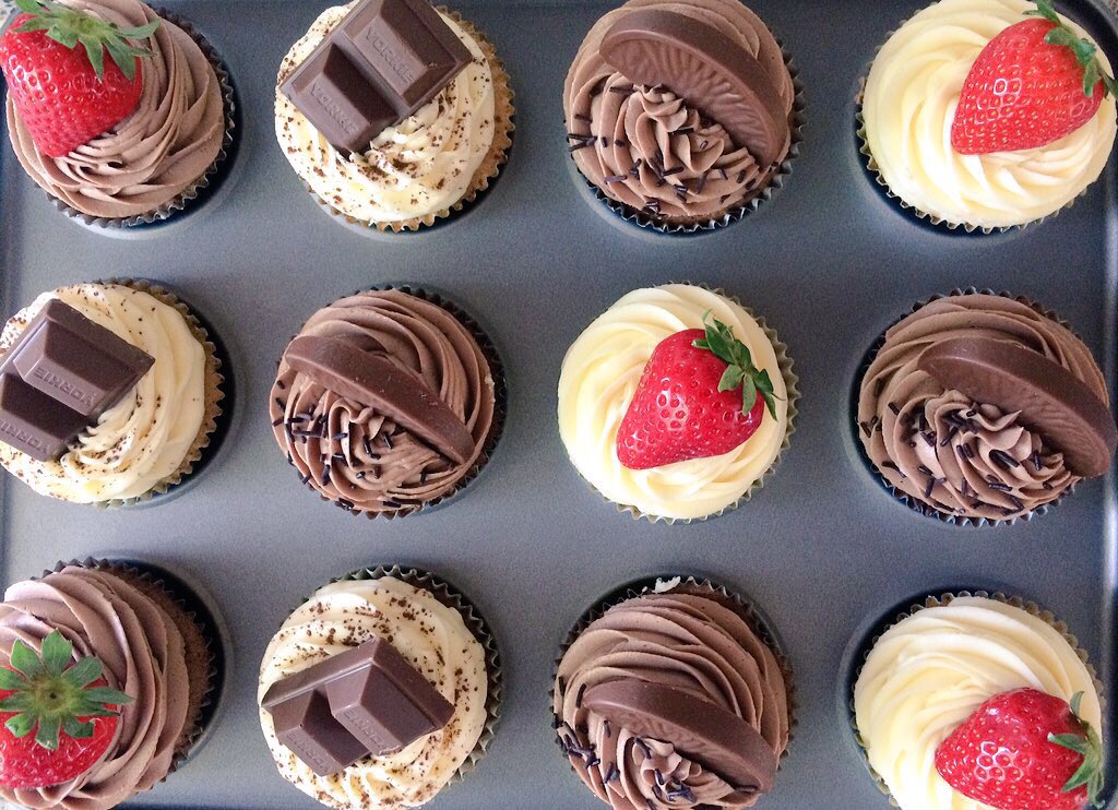poppyscupcakes's tweet photo. Baking delicious cupcakes fresh to order, we are Poppy's Cupcakes. Visit our website at: https://t.co/ickVNfVNfc or Tel:07824 705364 #QueenOf #SBS #baking #cupcakes #deliciousfood #foodblogger https://t.co/BXQGQvr2df