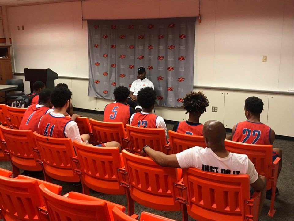 AspasiaAngelou's tweet photo. Congrats to JM Bears Basketball team for great turnout at OSU Basketball Camp! Many thanks to OSU Coaches, Coaches Cudjoe, Gardner & Crosby for their leadership! #JMBears #ProudPrincipal #BeTheChange @jmbearsokc @OKCPS_Athletics @OSUAthletics https://t.co/PBEGWNPQv5