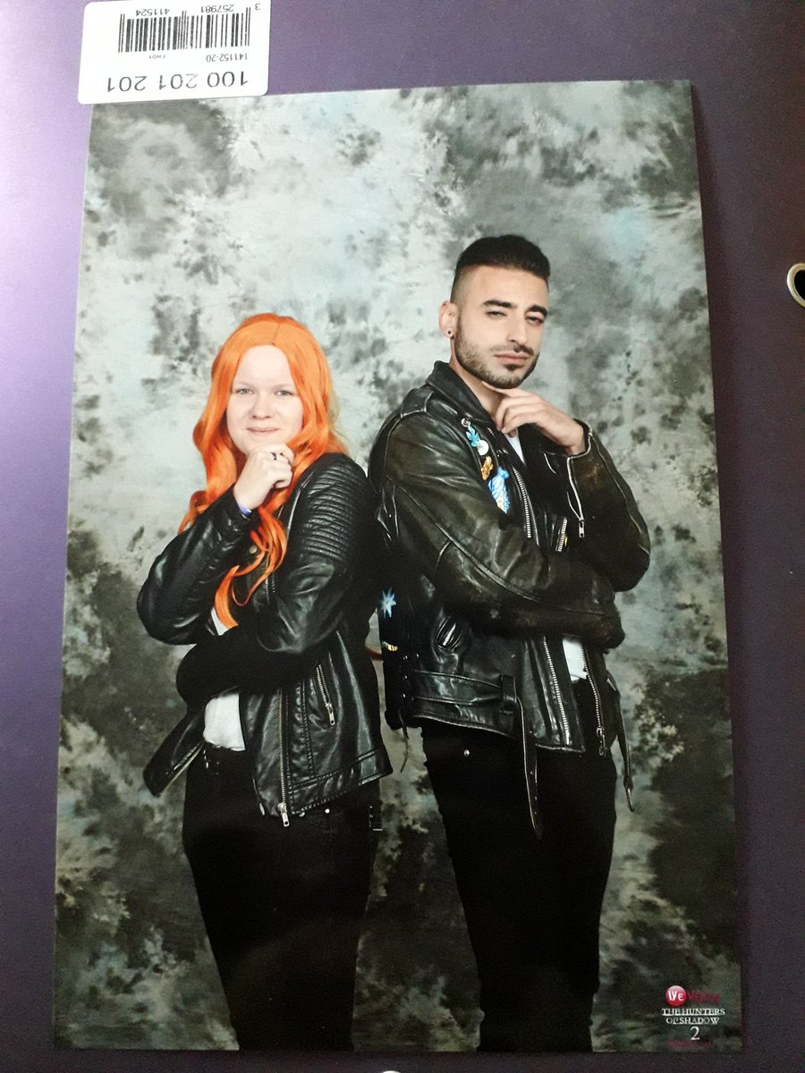 Ashiou's tweet photo. Je veut ça veste ! Et ce regard 🤔 perfect moment ! #TheHuntersOfShadow #THOS2 #SaveShadowhunters https://t.co/nj2vZtUuEI