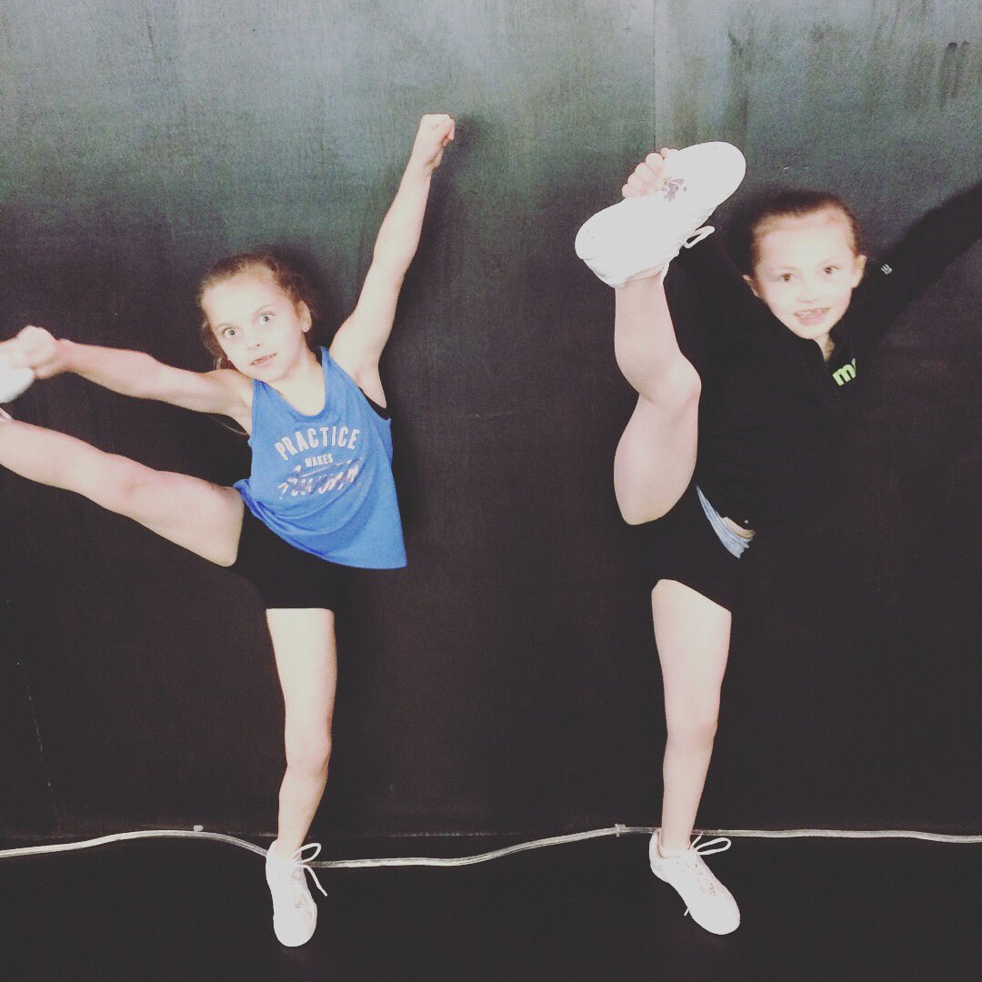 emj00_04's tweet photo. Round 1 of comp season tryouts ! #cheermom #cheerfam     #OGfrosties https://t.co/hcsxMURD52