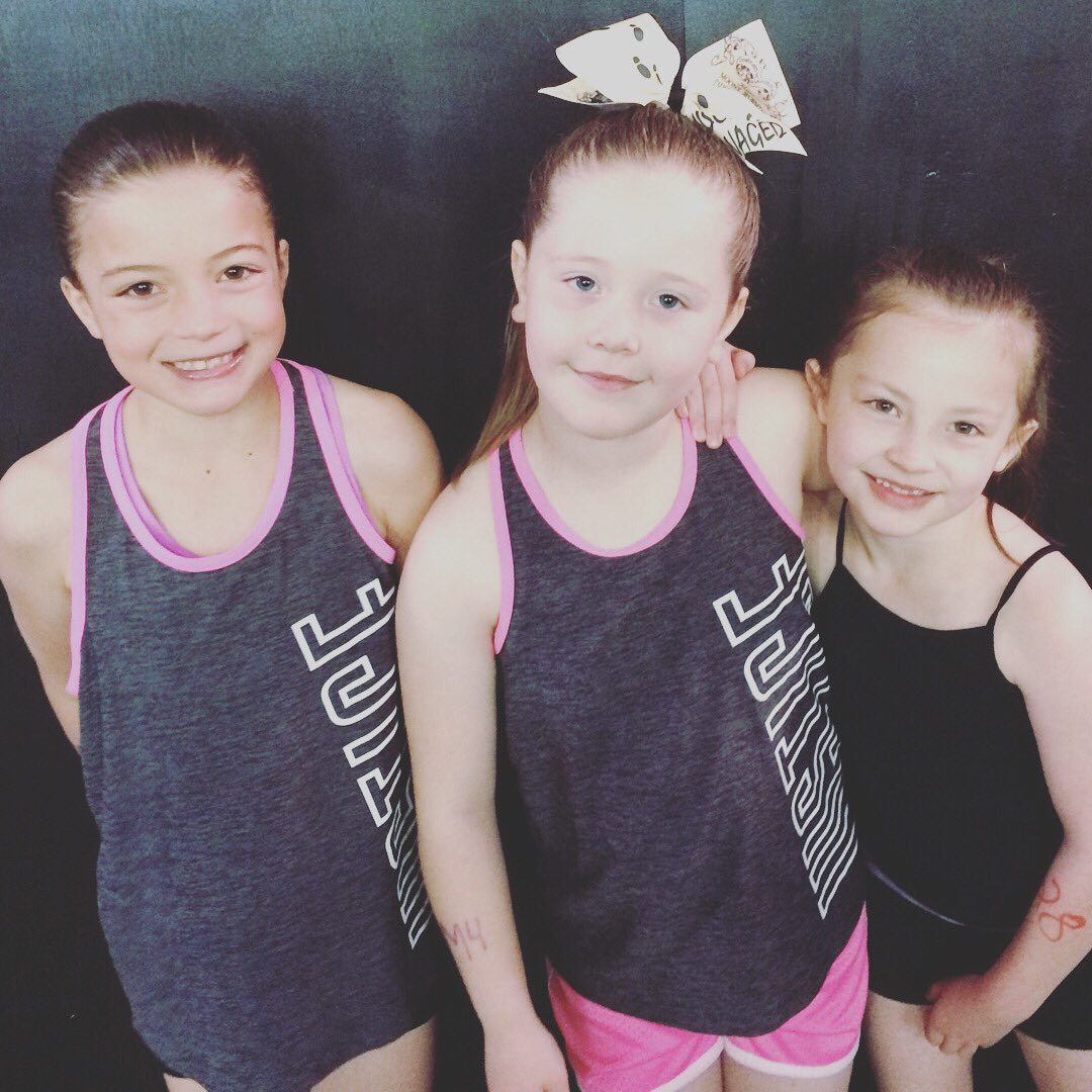 emj00_04's tweet photo. Round 1 of comp season tryouts ! #cheermom #cheerfam     #OGfrosties https://t.co/hcsxMURD52