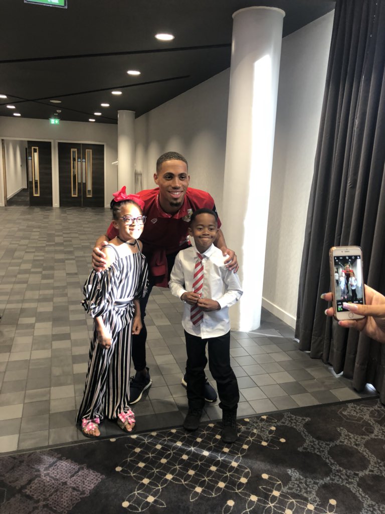 ashtongatestad's tweet photo. @BristolCityJSC Presentation Event @ashtongatestad this evening! Huge thank you to @lloydkelly4 and @ZakVyner1 for attending and interacting with over 200 children🏆🏅👏🏼⚽️ #BCJSC #PlayerVisit #CommunityClub #AshtonGate https://t.co/wqakJQxSqs
