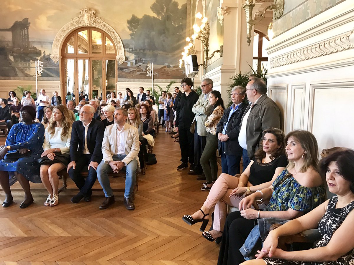 SoniaRabotoson's tweet photo. Inauguration ce soir du Festival Le Liban en Scène avec @maeschlimann et son équipe. Très beau moment de convivialité et d'échanges ! Bravo à #Nervures fleuriste pour ses cerisiers décoratifs ! https://t.co/UBCjaPJawq