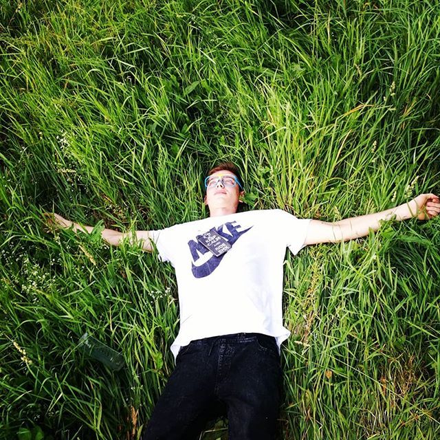 Grzanqa's tweet photo. #czesc #photography #instago #grass #chill #summer #cydr #dirt #pic #boy https://t.co/FeX33yLdgN https://t.co/IAY00godml