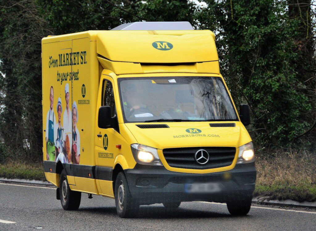 MPSSpecials's tweet image. It’s been one of those moments for #EATaskForce when you wave to the yellow @Ldn_Ambulance vehicle only to realise it’s actually a @Morrisons delivery van, the driver looked confused but waved back. Our excuse is ‘it’s getting dark’ 😂
