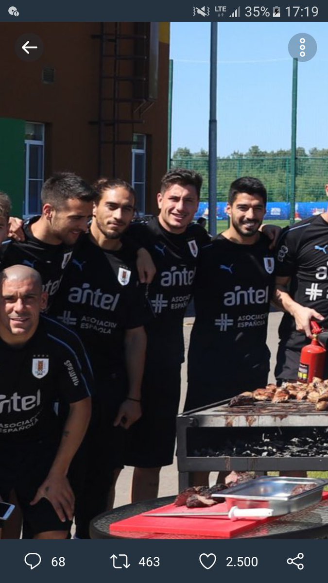 barrossi19's tweet photo. Quedate con quien te mire como Vecino al asado jajaja 😂 https://t.co/oDW3PvqLKC
