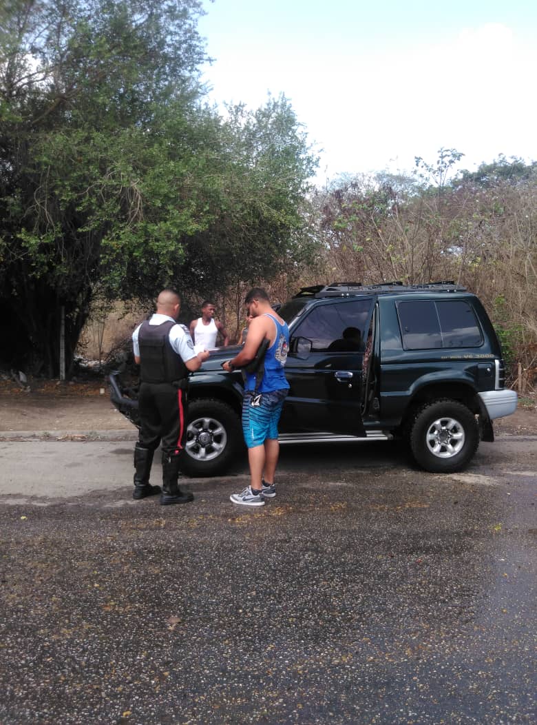 policiane's tweet photo. .@policiane presente en zonas comerciales, históricas y turísticas para garantizar la seguridad ciudadana #Paz #NuevaEsparta #RenovaciónDeFuturo @HLAgustin7 @zodine_71 @GNB_EspartaGDP @ccpnuevaesparta @CiudadMgta https://t.co/ix2Dd8lBEM