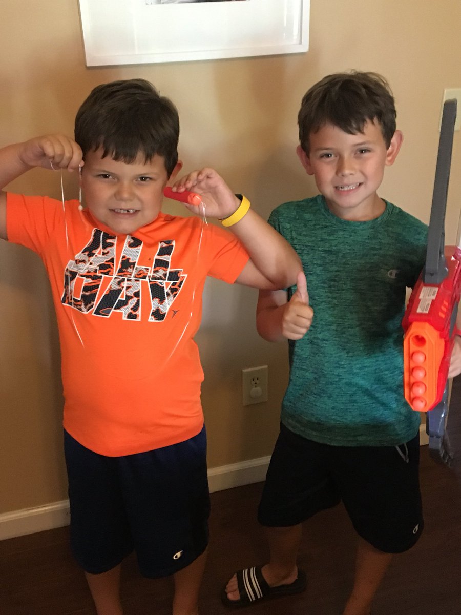 samtaylor79's tweet image. That’s what brothers are for. #2frontteeth