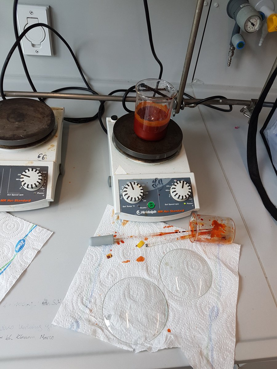 Skyi_'s tweet photo. Ich stehe ja derzeit wieder im Labor, kleiner Einblick gefällig, was ich neben Farbstoff, Aspirin und anderen Stoffen noch so hergestellt habe? https://t.co/gx3FSov7fg