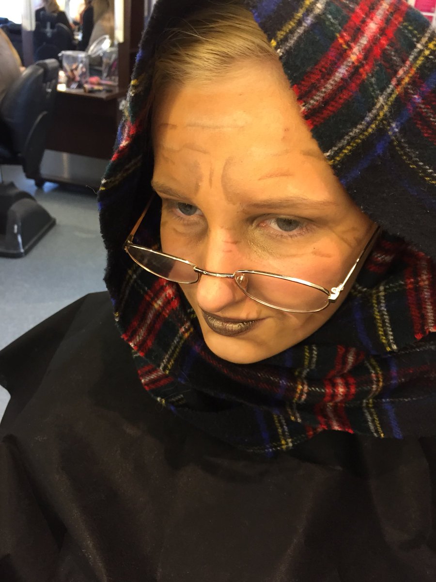 Rebecca13130's tweet photo. Sneak peek of make-up artistry class https://t.co/dk1pgwLQjY