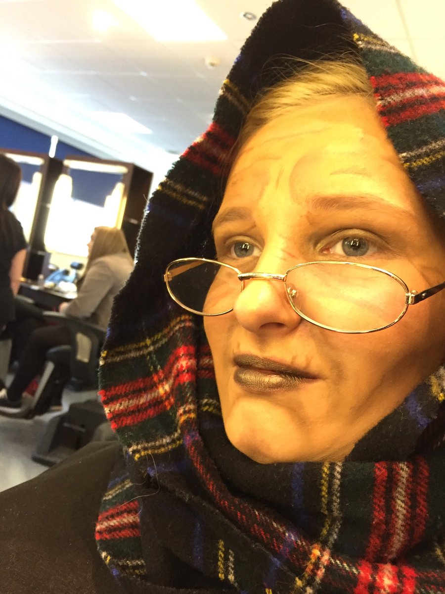 Rebecca13130's tweet photo. Sneak peek of make-up artistry class https://t.co/dk1pgwLQjY