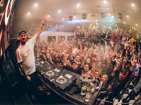 MackyGee's tweet photo. Perth! Wow! #itsageething
cc:
📷 @kamilsleeps
🙌🏼 @inhibitentertainment
👕 @KruddEvents https://t.co/T3T2RvMiVY