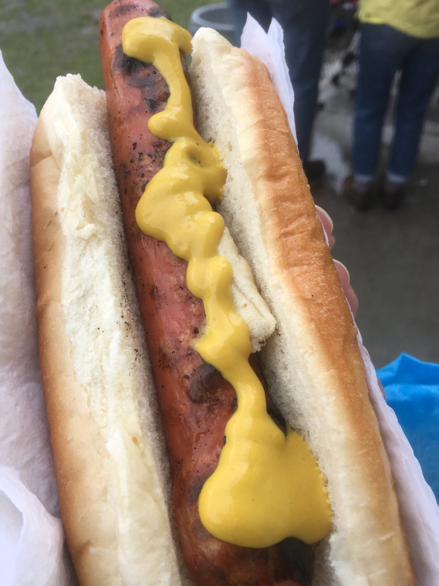 carmes777's tweet photo. Now onto eating hotdogs! We found the Dogfather Food Truck @CapitolHillCA along with bouncy castles, @villagebrewery and a talent show for #YYCNeighborDay #neighbourday2018 celebrations! We miss you @RomyYYC https://t.co/xHMbKmV8bB