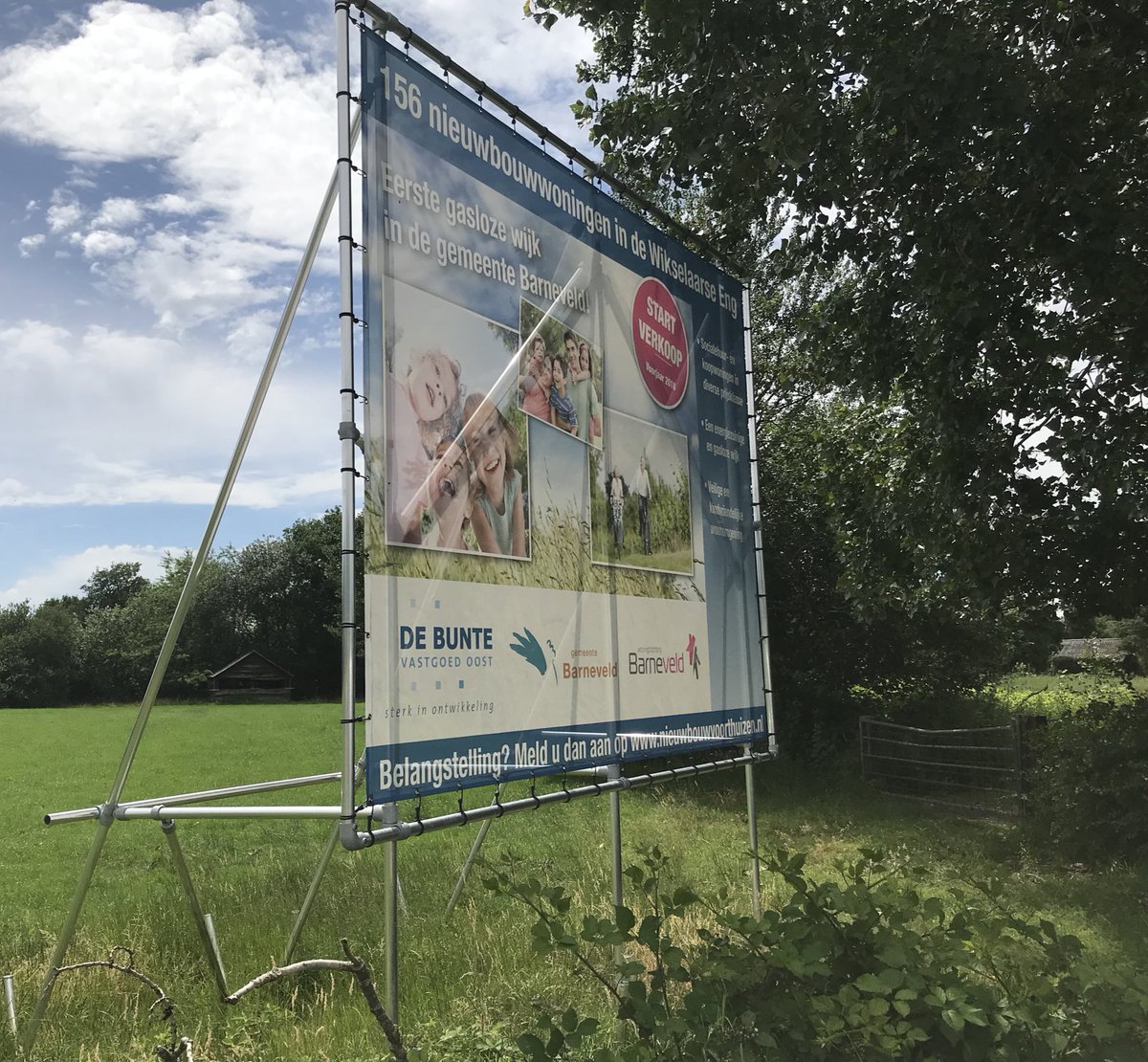 OLD_Voorthuizen's tweet photo. Een nieuwe wijk in #voorthuizen. Een rondweg, nog een wijk. Een bouwproject op het Bunckmanplein. Voorthuizen #bouwt. Volgende week komen alle kerken van Voorthuizen, thema: #SamenBouwen. 10.00 uur #oranjeterrein https://t.co/efQLuuS833