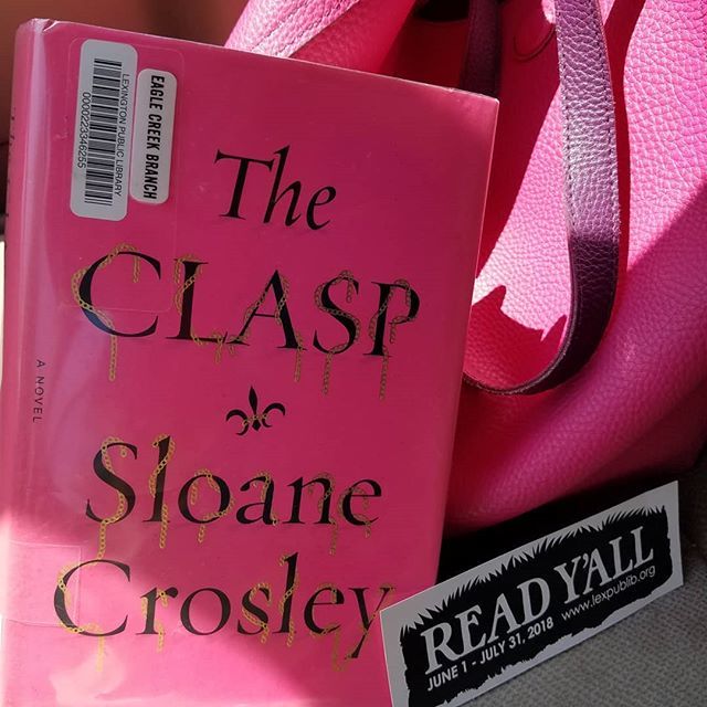 I accessorize with books by Sloane Crosley (@AskAnyone on Twitter) and bookmarks by @lexpublib
#amreading #TheClasp #readyall ift.tt/2tiwVom