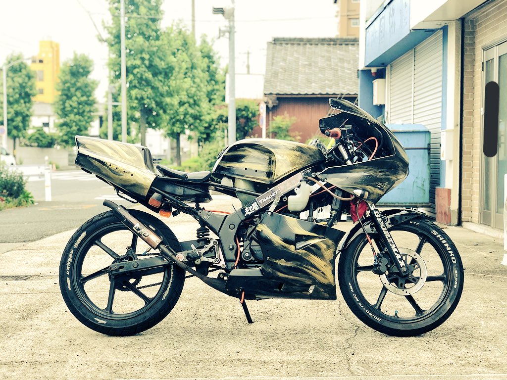 HONDA NS1 ガラッと見た目が変わった。 黒をベースに金でファイヤー