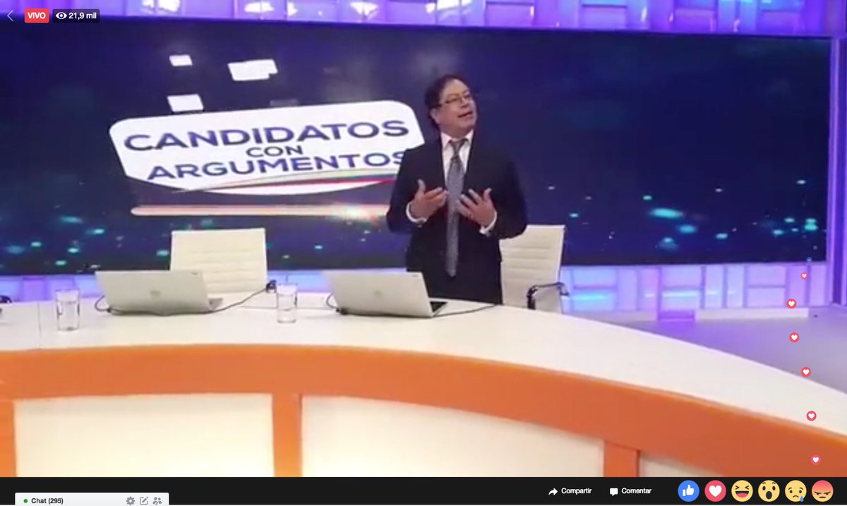 JhonHelber's tweet photo. Por Ley, el @RTVCco , sistema de medios públicos de Colombia, convocó a debate a los candidatos presidenciales, pero Duque no asistió. Para ellos la norma es para saltársela.
#DuqueNoPoneLaCara https://t.co/B7zfQADBhF