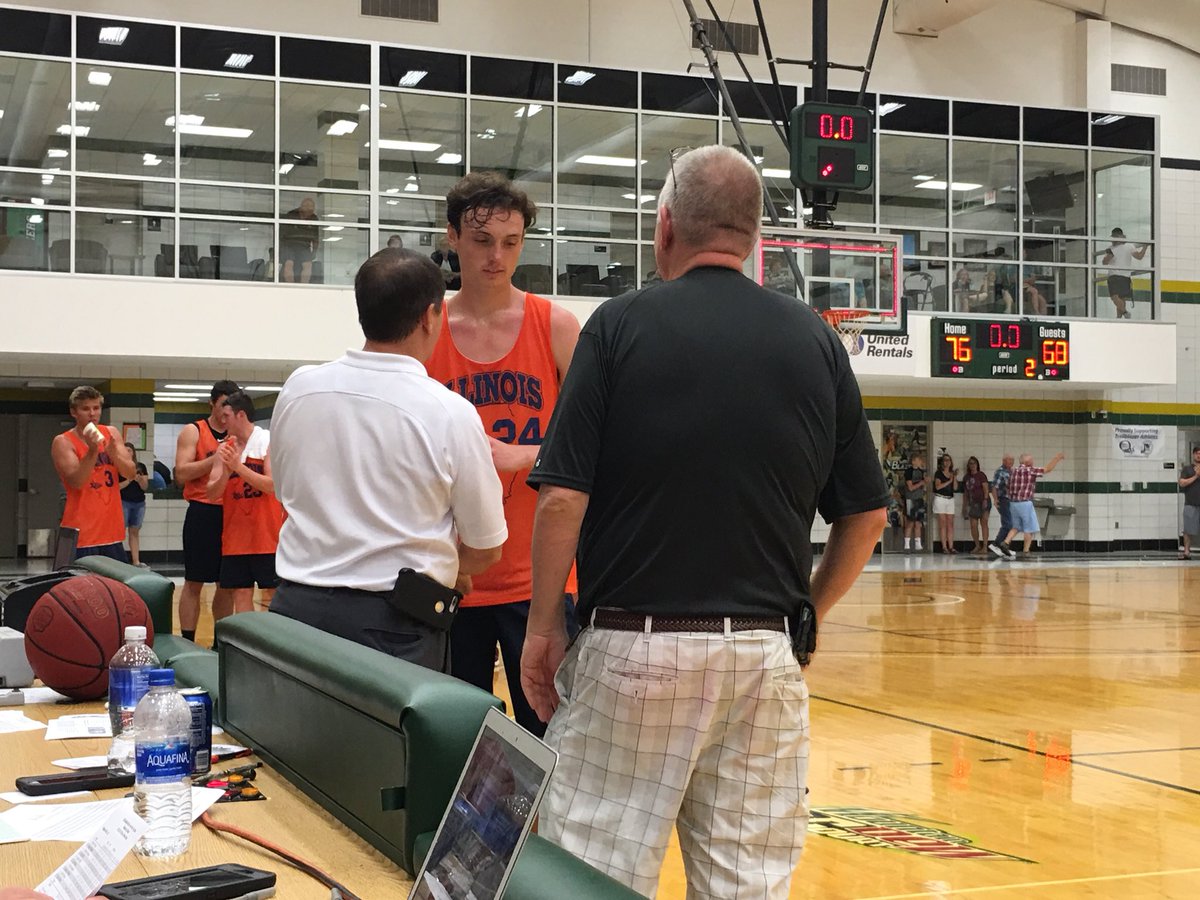SchuckSports's tweet photo. Quincy High School’s Ben Amos is the most outstanding player for the Illinois boys. #HWClassic https://t.co/py61TSiEG8