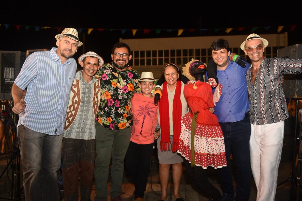fatimabezerra's tweet photo. Assistimos a toada criativa de Thiago, cordelista mirim curraisnovence, o grande Duda da Boneca e artistas do Seridó. É cultura e arte da terra no #ForroNovos. Parabéns, @Odonjr13! Parabéns, Currais! https://t.co/14Z8P7wXWZ