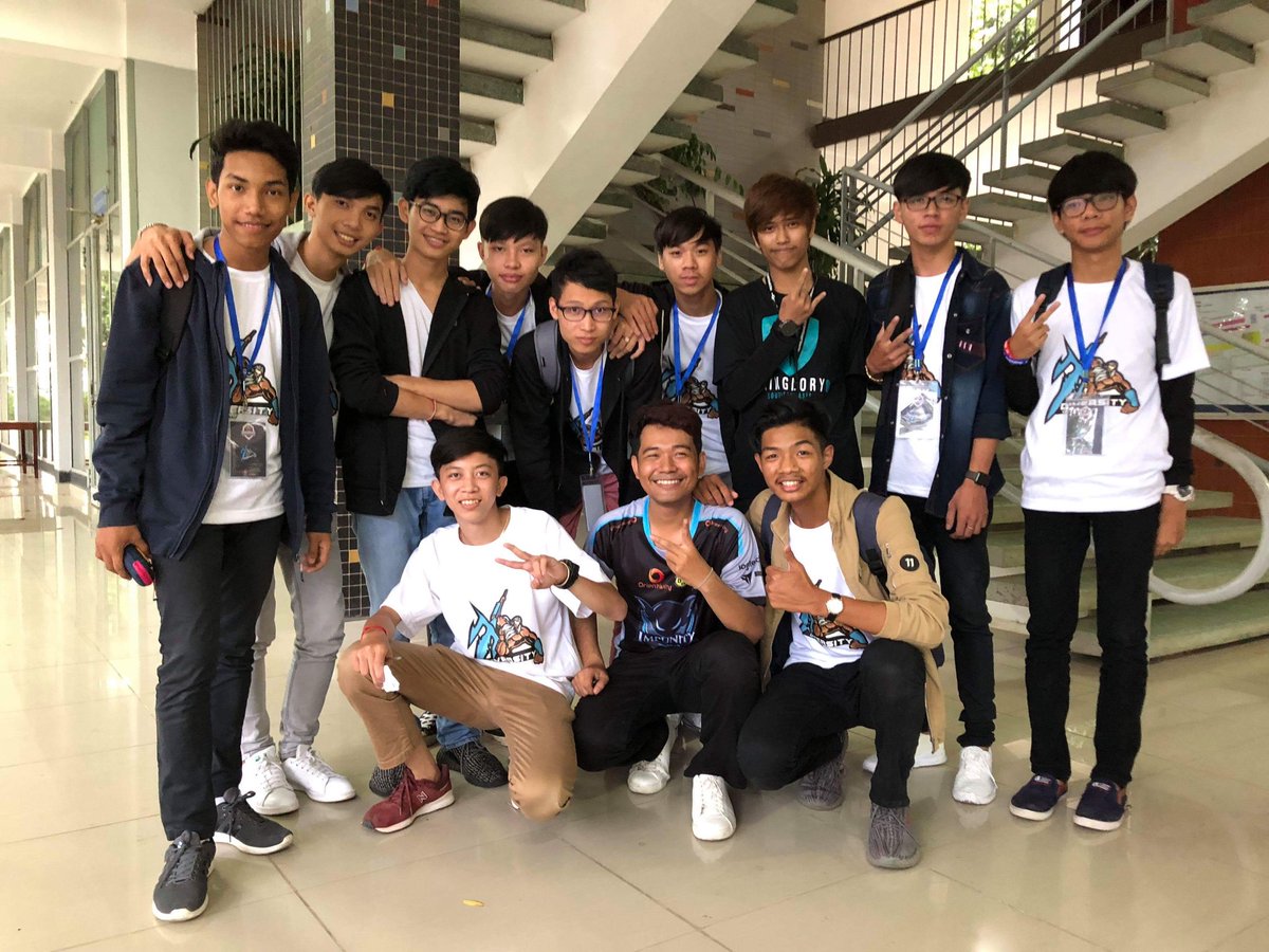 DiversityKH's tweet photo. 2 and half years in Vainglory. Starting from the bottom. Winning and losing in every condition. Our dream to win a professional tournament have been achieved. We finally made it! 🏆🇰🇭

WINNER WINNER BUFFET DINNER!

#DG #Dragonheart5v5 https://t.co/srxQCWpcj3