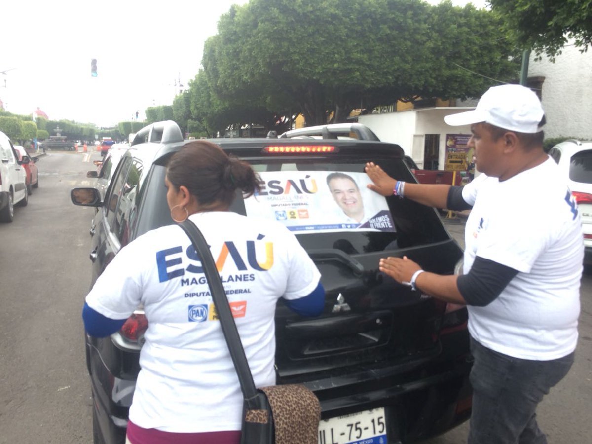 jade412la's tweet photo. Equipo #EsauMagallanes en Sábado con todo en crucero Av. Juárez #ApoyandoCJ #UnidosSJR #SanJuandelRio #HablemosDeFrente https://t.co/6vepL4xUOx