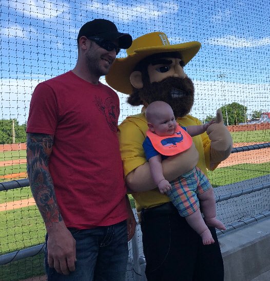 Today is #NationalMascotDay !! Show me how much you love Buster by following me! I know I seem tough, but I am a tad insecure, so make sure you like and retweet. 🙏 😉 <a href="/GoSodbusters/">Hastings Sodbusters</a>