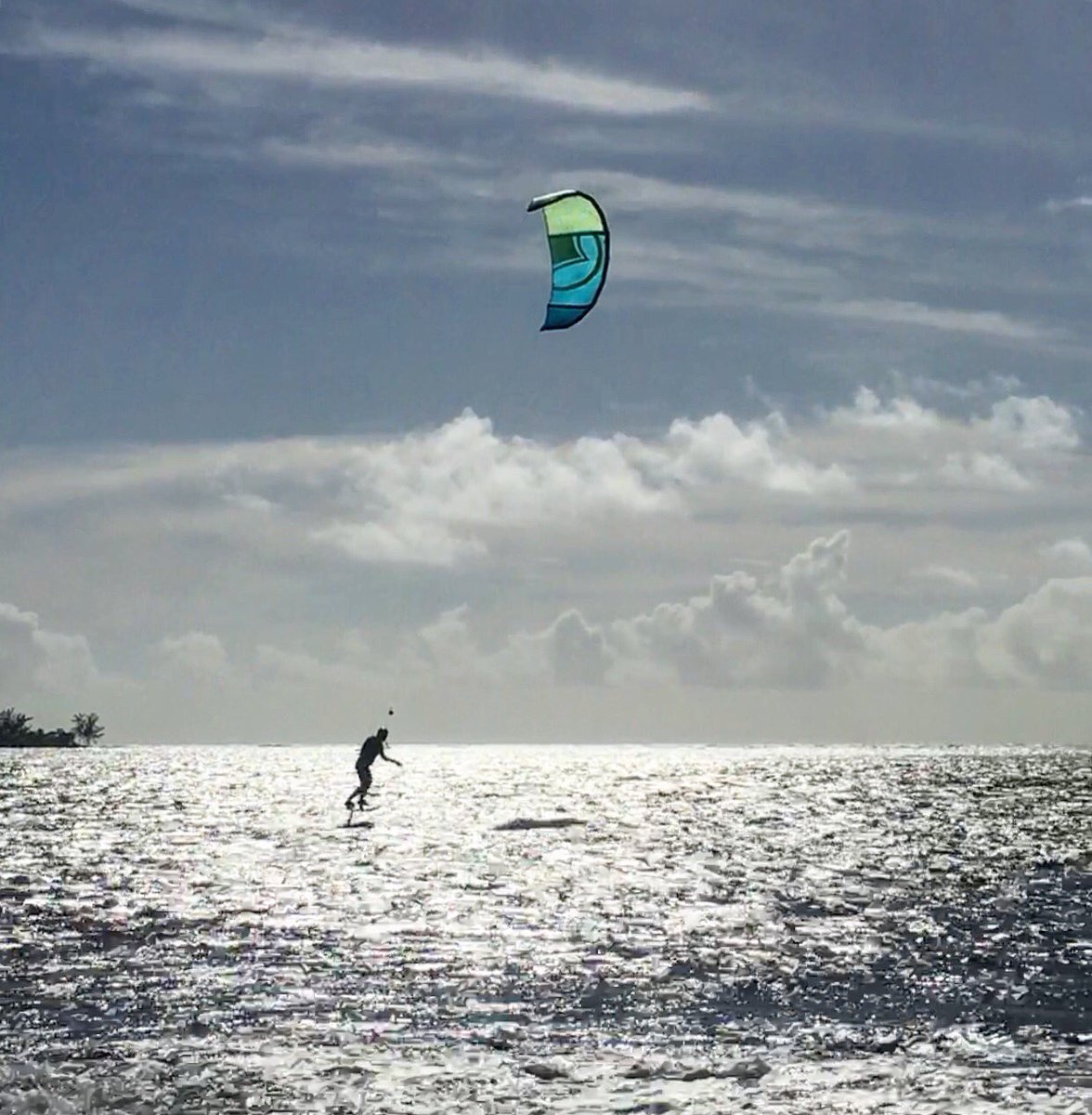 GregTixier987's tweet photo. Happy foil 🦅🌬🏄🏻‍♂️ @LiquidForceKB @OfficialMauiJim @RESTUBEofficial #foil #foiling #kitesurf https://t.co/LlYevUIi4G