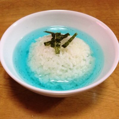 @RITA_vesperia29 たとえ弱くてもあるもんで最強の戦い方探ってくんだよなぁ!? マ??りたっちの家の前にサイダー飯お供えしとくわ 