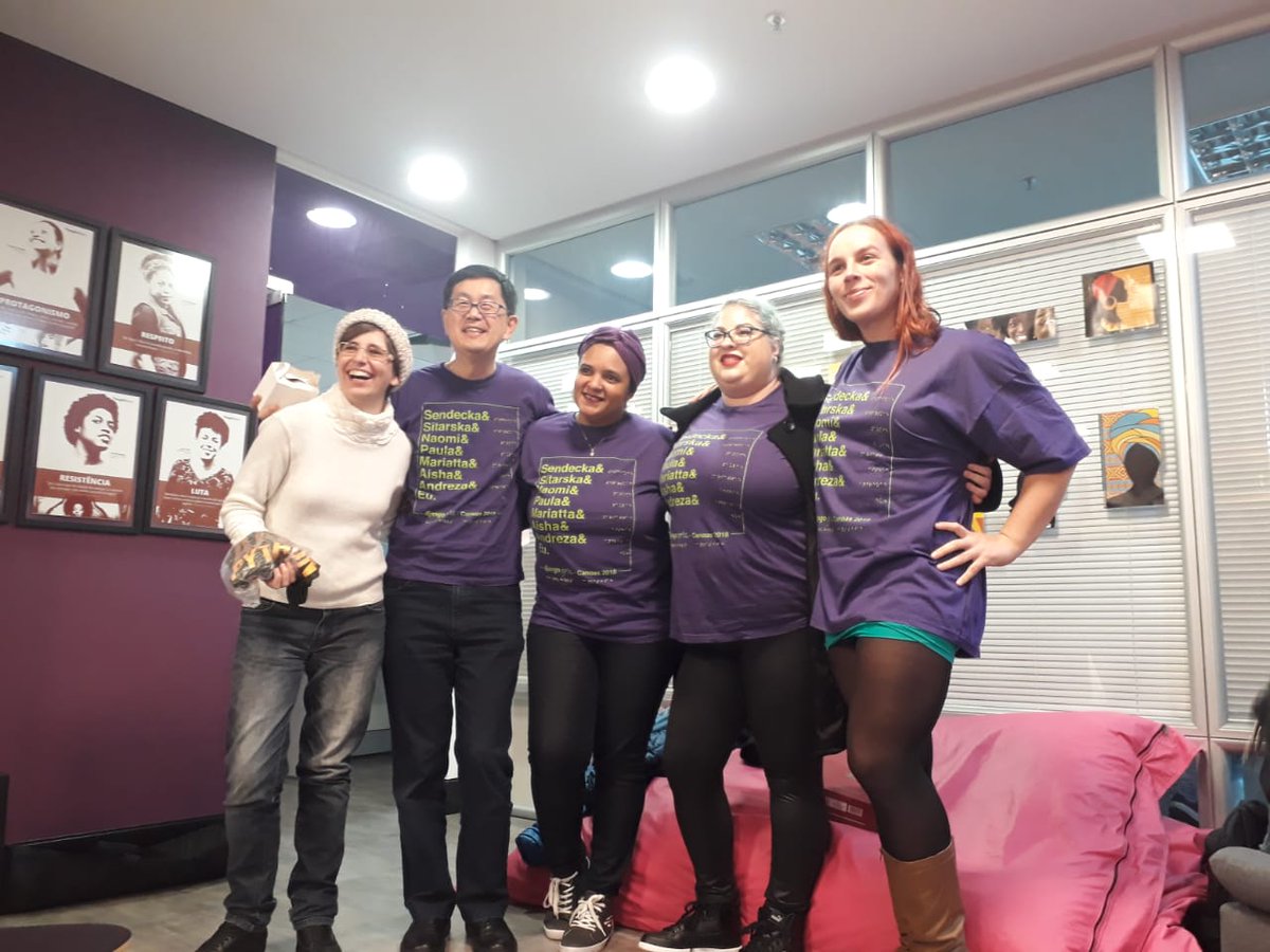 passalanorh's tweet image. A felicidade no olhar (e honra) de conhecer o mestre @fmasanori! E vê-lo com essa camiseta. E ouvir insigths que provocam boas ideias(método aplicado com sucesso). Gente...que dia! Grata por tudo! #Pyladiespoa #PythonLover #BdayPyladiespoa. #DjangoGirls💟