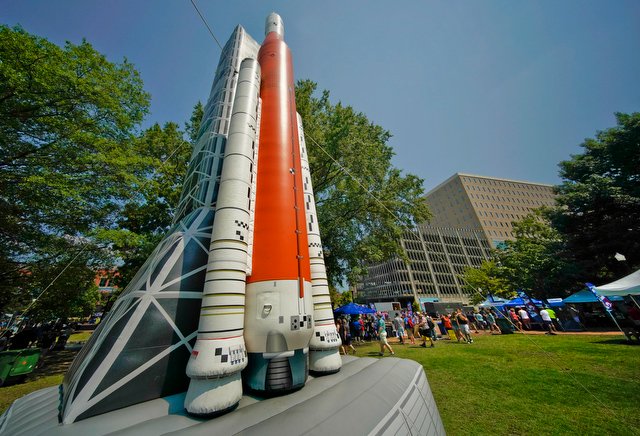 BobGathany's tweet photo. @NASA_Marshall Annual NASA in the Park PHOTO GALLERY  https://t.co/eyb31HnCuz https://t.co/WOVnEbanTy