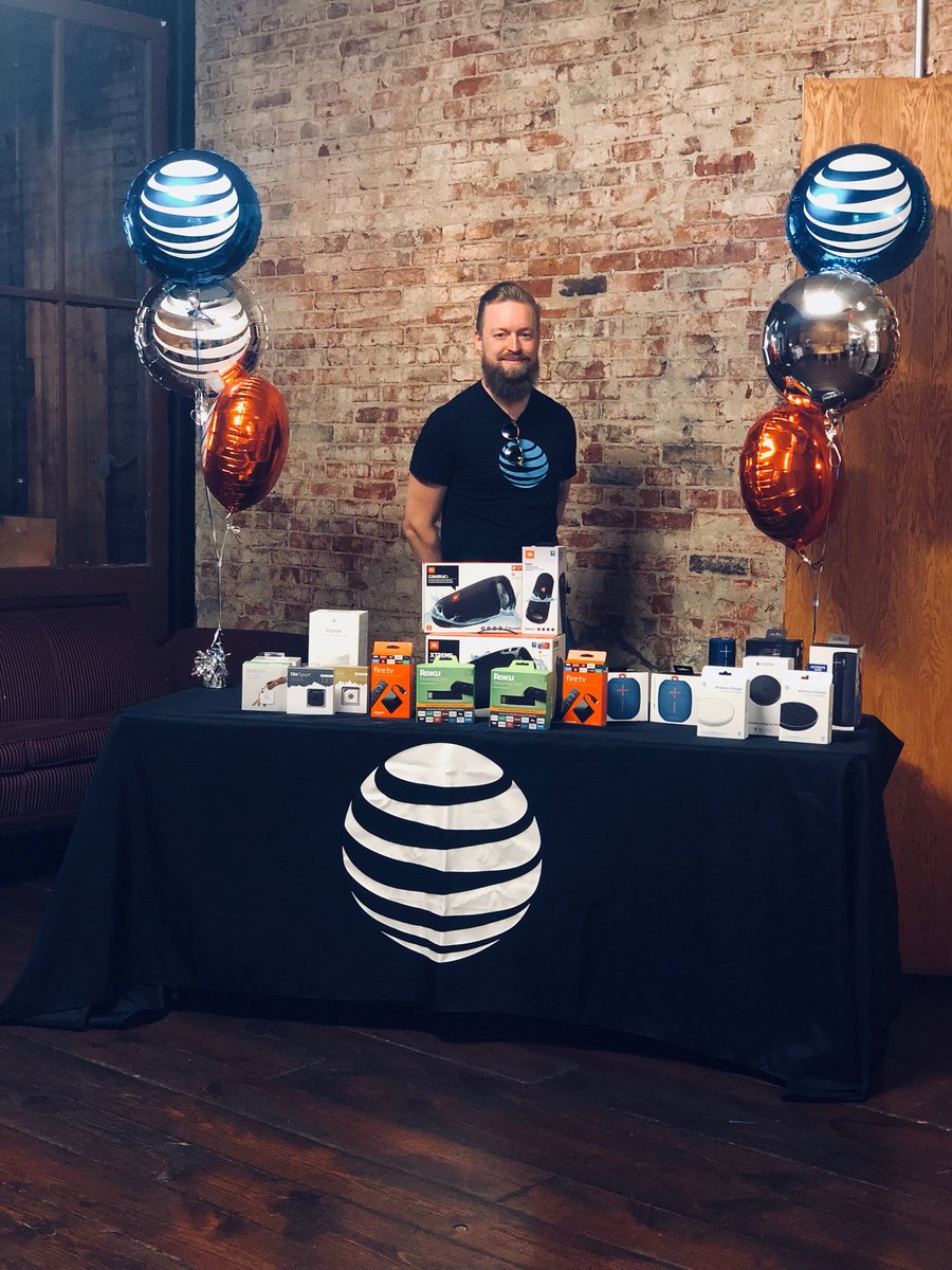 LayneLFinnegan's tweet photo. Come join us while sampling Belleville’s best local beer at the Belleville Craft Beer walk! While you’re here, ask @JustinUnterseh how to get a free Roku with #DTVnow @woolverton_b @gwwinn6 @JCollier33 #midstatesproud #craftbeerwalk https://t.co/2uuD99NYtg
