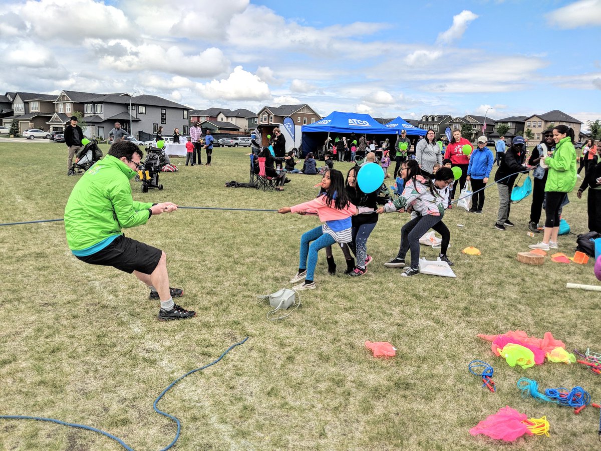 VivoYourLife's tweet photo. Thanks to all who helped make our fun bus so FUN 💕 #neighbourday2018 #momentforchange #bettertogether #genh @NorthernHills @JyotiGondek @jamieKmla @nenshi @Joe_Magliocca @MichelleRempel @seanchucalgary @MLA_Karen
&amp; TO Southland Transportation - Calgary &amp; Area for the FUN BUS🎉 https://t.co/TqXXaxTtRL
